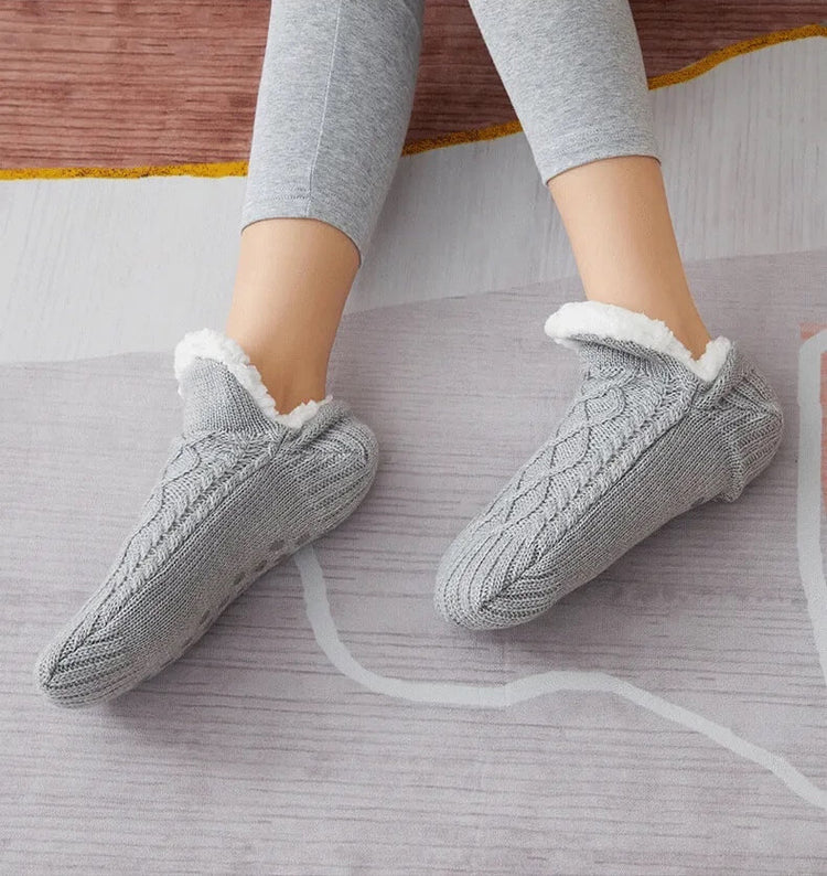 Magnifiques chaussettes thermiques antidérapantes pour l'intérieur. Fini les pieds gelés et inconfortables. Un indispensable pour un hiver douillet et sain. Qualité Premium. Produit coup de coeur. La livraison est offerte!