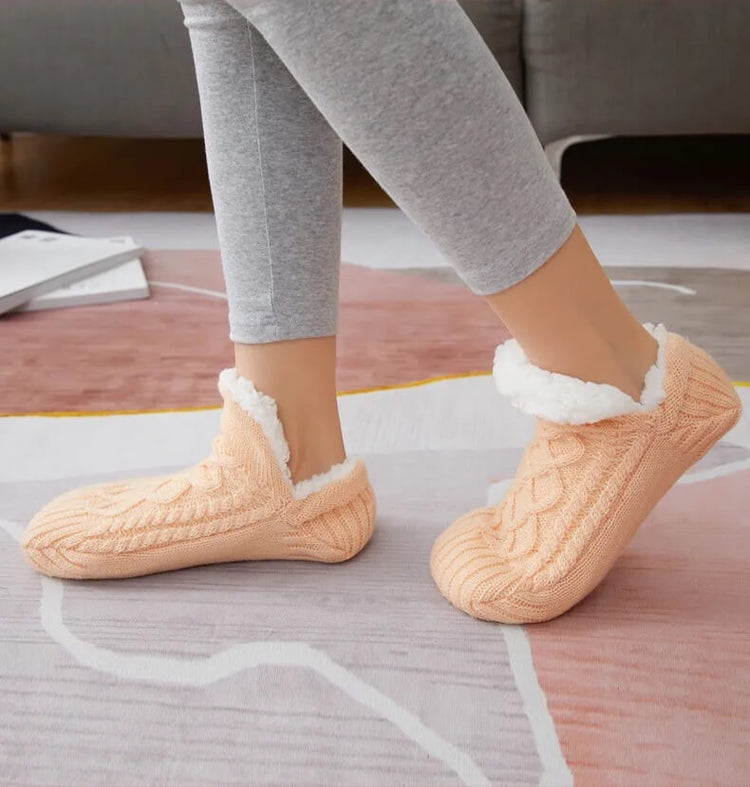 Magnifiques chaussettes thermiques antidérapantes pour l'intérieur. Fini les pieds gelés et inconfortables. Un indispensable pour un hiver douillet et sain. Qualité Premium. Produit coup de coeur. La livraison est offerte!