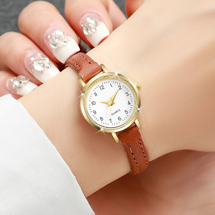 Élégante montre pour femme avec cadran romain et bracelet en cuir, plusieurs couleurs disponibles. Livraison prioritaire offerte !