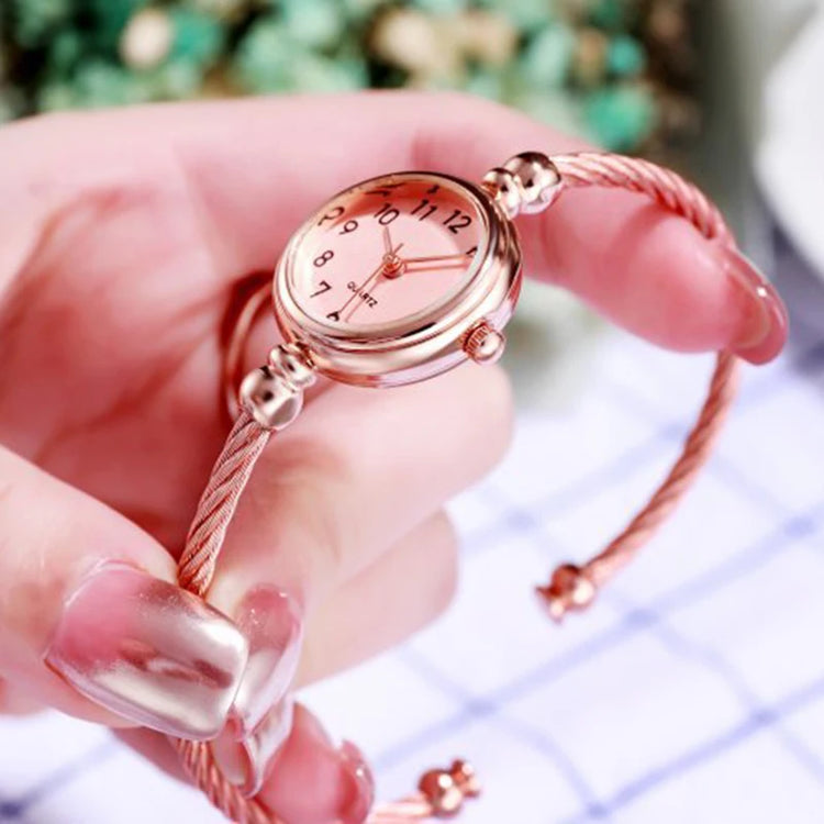 Montre bracelet torsadé pour femme, délicate, chic et au style rétro, disponible en plusieurs coloris. Livraison prioritaire offerte !
