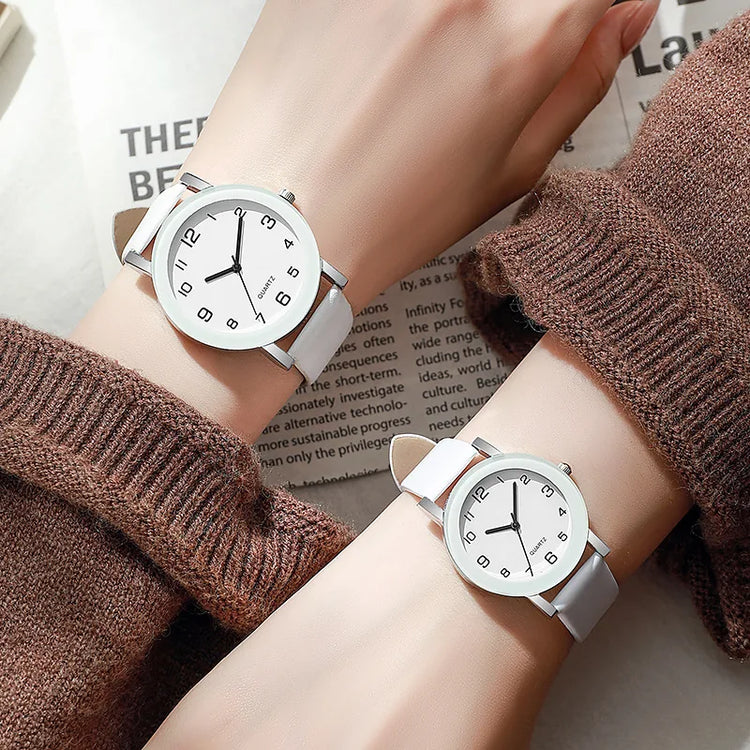 Montre minimaliste pour femme ou homme, bracelet cuir et cadran épuré. Livraison prioritaire offerte !