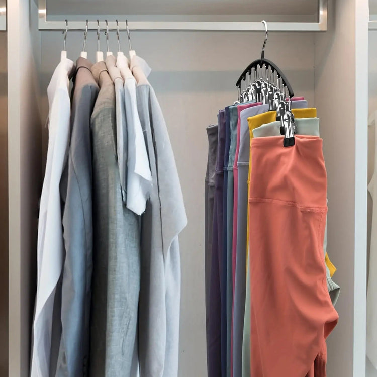 Cintre en acier inoxydable avec 10 pinces, double usage pratique : cintre de rangement gain de place pour pantalons, jupes, jeans, leggings et shorts, et séchoir à linge idéal pour vêtements délicats. Livraison offerte !