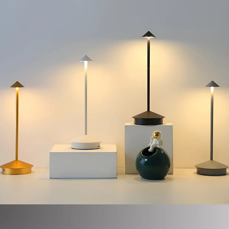 Magnifique lampe de table LED tactile rechargeable, 3 modes d’éclairage chaud-froid-naturel, intensité variable, autonomie jusqu’à 40 heures, design élégant en aluminium. La livraison prioritaire est offerte !