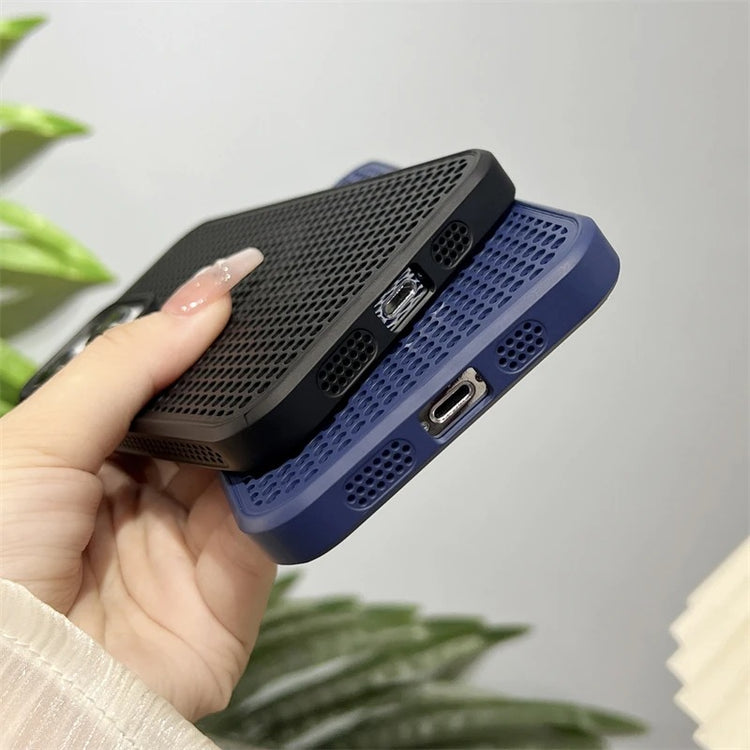 Ingénieuse coque magnétique alvéolée ultra-rafraîchissante pour iPhone avec dissipation de la chaleur, dos rigide respirant compatible MagSafe, protection totale et design haute performance. Livraison prioritaire offerte !