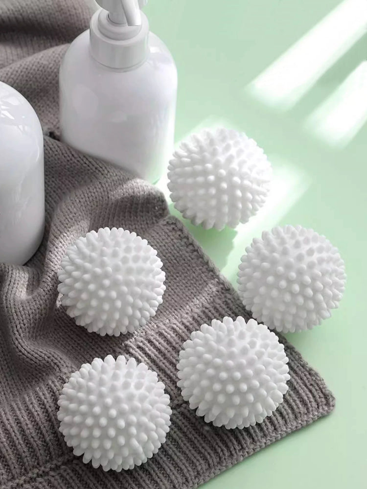 Phénoménales boules de lavage réutilisables, les taches partent beaucoup plus facilement, réduction de la quantité habituelle de détergent, le linge est beaucoup moins emmêlé. La livraison est offerte!