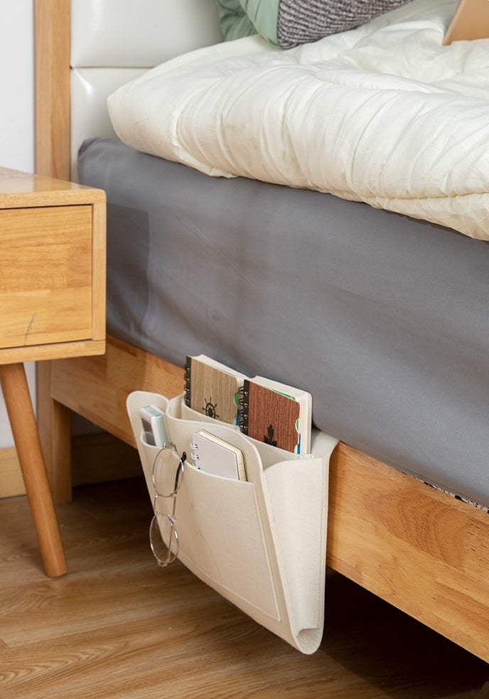 Joli rangement pratique en feutre de première qualité pour le bord du canapé ou le côté du lit. La livraison est offerte !