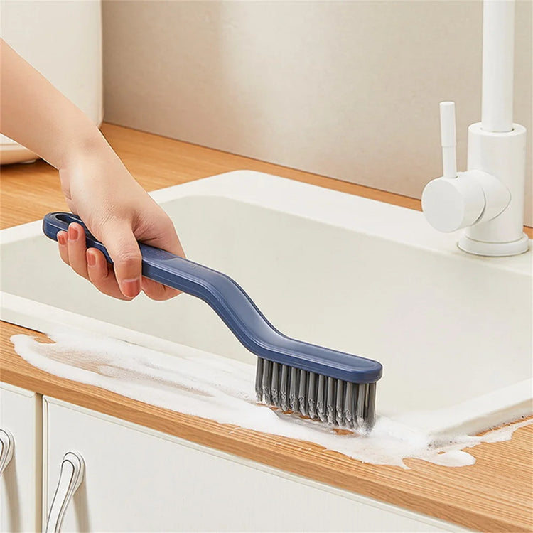 Grande brosse à poils durs en forme de V pour rainures, assure une propreté impeccable de tous les joints de votre salle de bains et cuisine. Pince incluse dans la poignée. Produit coup de coeur. La livraison est offerte !