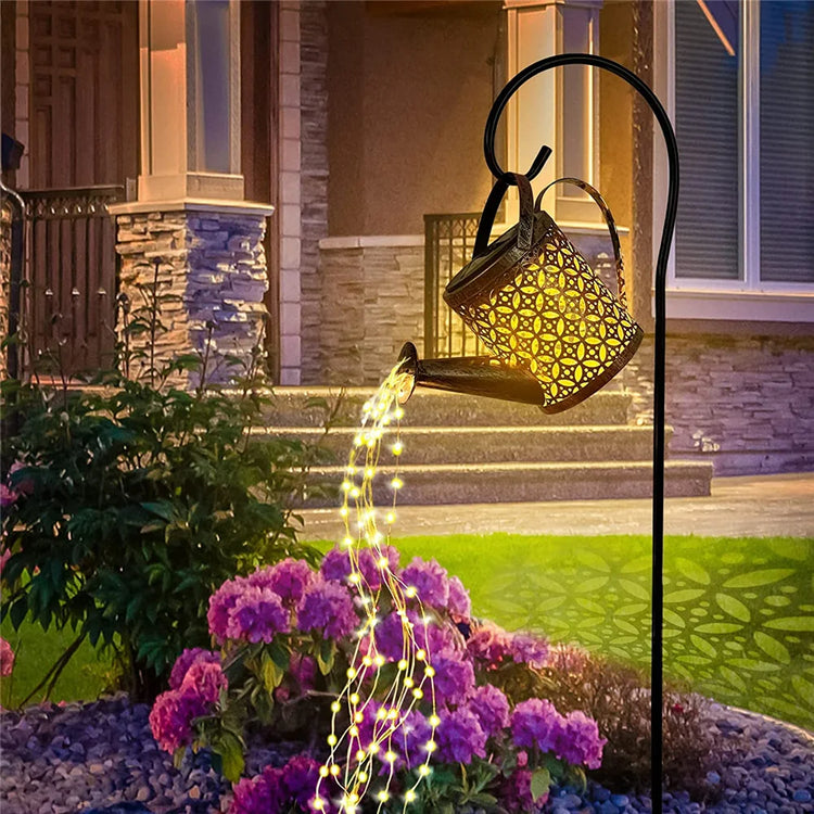 Arrosoir solaire extérieur avec lumières LED, étanche et autonome, installation simple, idéal pour décorer jardins et balcons et créer une ambiance romantique et féérique. La livraison prioritaire est offerte !