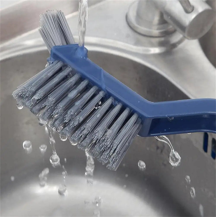 Grande brosse à poils durs en forme de V pour rainures, assure une propreté impeccable de tous les joints de votre salle de bains et cuisine. Pince incluse dans la poignée. Produit coup de coeur. La livraison est offerte !