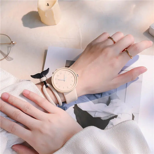 Montre élégante au look pastel, pour un style tout en douceur, 5 couleurs disponibles. Livraison prioritaire offerte !