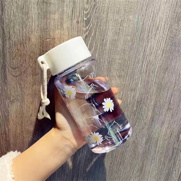 Jolie bouteille d'eau transparente en plastique de 500 ml - sans BPA, gourde sportive portable avec corde, motif à fleurs. La livraison prioritaire est offerte !