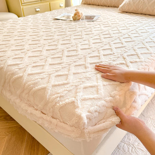 Drap-housse d’hiver en polaire épaisse, ultra-doux et chaleureux, maintien parfait grâce à son pourtour extensible, confort cocooning pour nuits froides, qualité supérieure 500 fils, idéal pour l’automne et l’hiver. Livraison offerte !