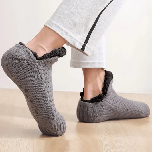 Magnifiques chaussettes thermiques antidérapantes pour l'intérieur, couleur unie. Plus question de souffrir de pieds froids. Un incontournable pour passer un hiver chaleureux.Qualité Premium. Produit coup de coeur. La livraison est offerte!