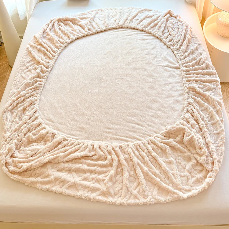 Drap-housse d’hiver en polaire épaisse, ultra-doux et chaleureux, maintien parfait grâce à son pourtour extensible, confort cocooning pour nuits froides, qualité supérieure 500 fils, idéal pour l’automne et l’hiver. Livraison offerte !