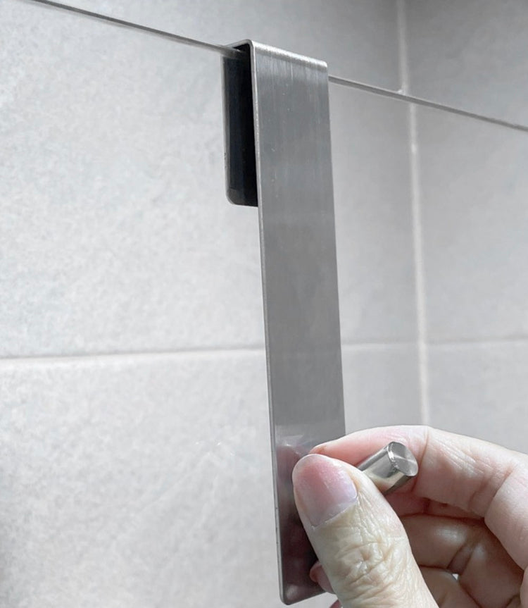 Crochet en acier inoxydable pour porte de douche en verre, installation sans perçage, design moderne antirayures, idéal pour suspendre serviettes, peignoirs et accessoires de salle de bain. Livraison offerte !
