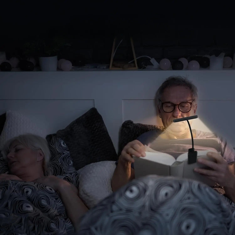 Ingénieuse lampe de lecture 19 LED Premium, pince jusqu'à 3cm, rechargeable, protection des yeux sans lumière bleue, gradation et 3 couleurs, cou flexible à 360°, longue durée, portable pour lire au lit. La livraison prioritaire est offerte !