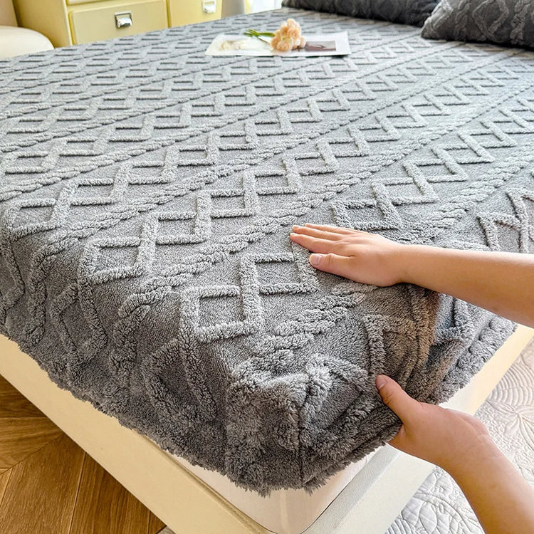 Drap-housse d’hiver en polaire épaisse, ultra-doux et chaleureux, maintien parfait grâce à son pourtour extensible, confort cocooning pour nuits froides, qualité supérieure 500 fils, idéal pour l’automne et l’hiver. Livraison offerte !