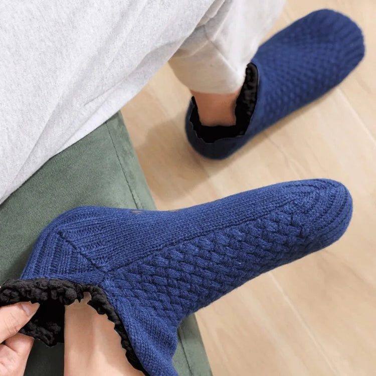 Magnifiques chaussettes thermiques antidérapantes pour l'intérieur, couleur unie. Plus question de souffrir de pieds froids. Un incontournable pour passer un hiver chaleureux.Qualité Premium. Produit coup de coeur. La livraison est offerte!