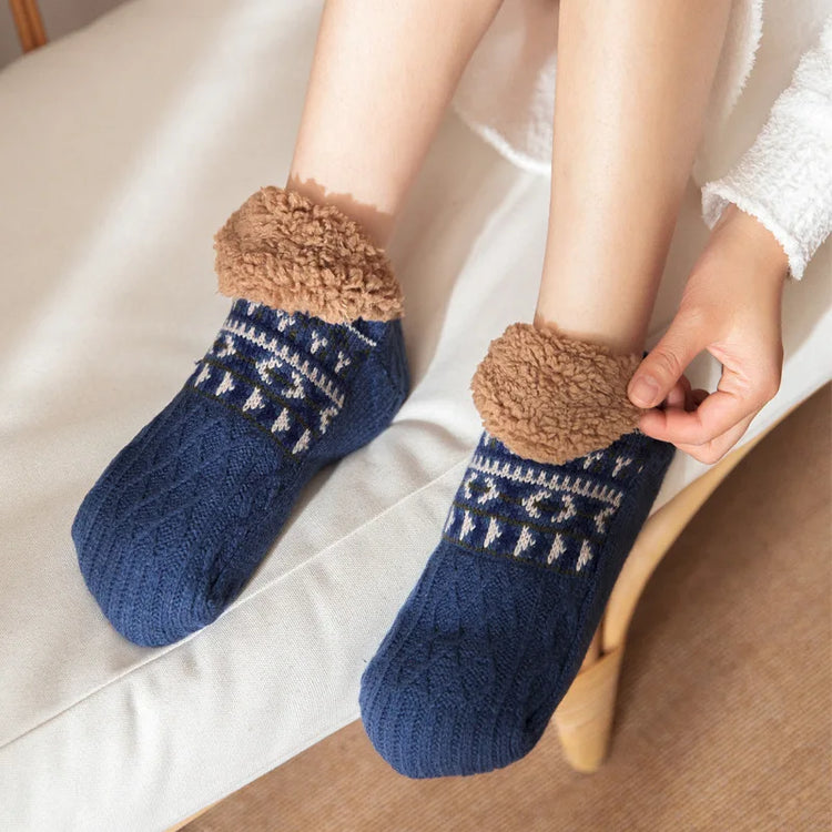 Magnifiques chaussettes thermiques antidérapantes pour l'intérieur. Style nordique rétro. Adieu aux pieds glacés et peu confortables. Qualité Premium. Produit coup de coeur. La livraison est offerte!