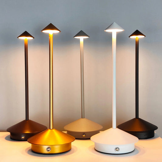 Magnifique lampe de table LED tactile rechargeable, 3 modes d’éclairage chaud-froid-naturel, intensité variable, autonomie jusqu’à 40 heures, design élégant en aluminium. La livraison prioritaire est offerte !