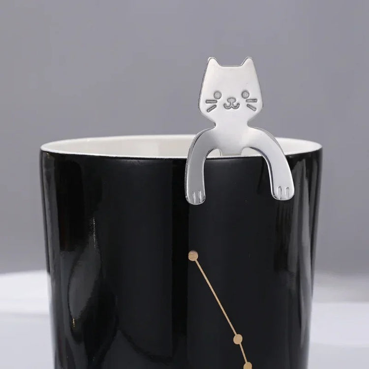 Cuillères à café en forme de chat suspendu, lot de 2 pièces en acier inoxydable 304, design ludique et élégant avec pattes qui s’accrochent au rebord de la tasse,   idéales pour café, thé, desserts et glaces. Livraison offerte !