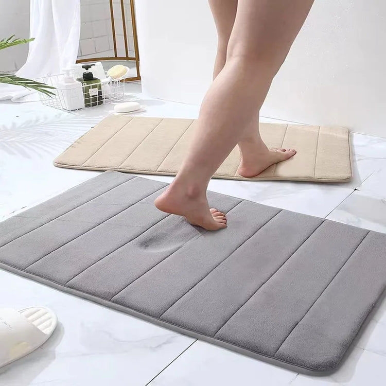 Magnifique tapis de bain en mousse à mémoire de forme, ultra confortable, antidérapant, absorbant et lavable en machine. La livraison est offerte !